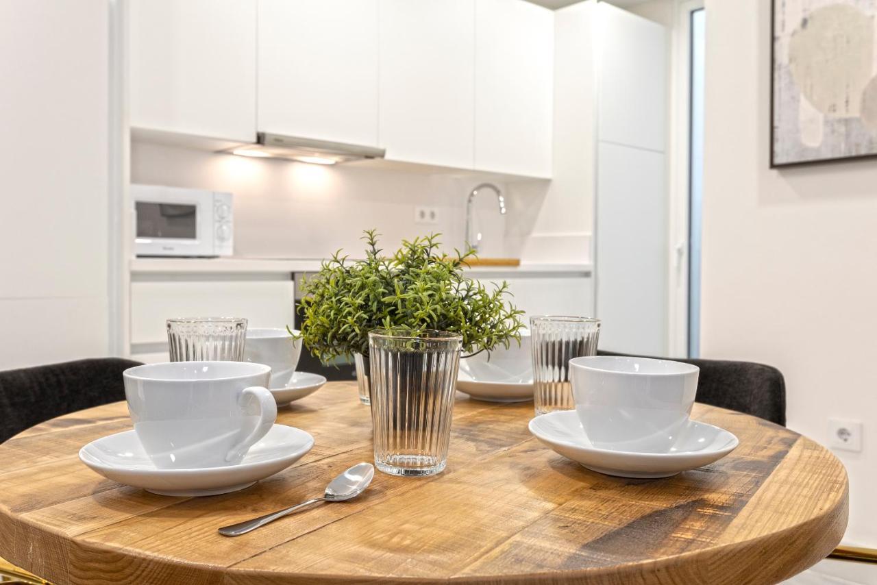 Genteel Home Feria เซบีญา ภายนอก รูปภาพ